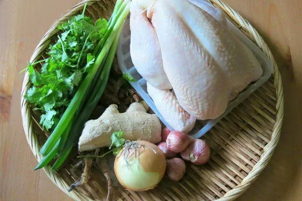 Phở Gà - Món Ăn Tinh Tế và Đậm Đà Bản Sắc Việt