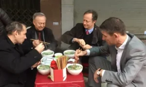 Món Phở Trong Mắt Người Nước Ngoài: Hành Trình Chinh Phục Vị Giác Quốc Tế