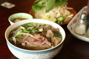 Phở Việt Nam nổi tiếng vì sao? Khám phá hương vị "quốc hồn quốc túy" chinh phục thế giới