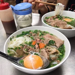 Phở Ăn Với Trứng: Biến Tấu Độc Đáo, Hương Vị Bất Ngờ Trong Ẩm Thực Việt