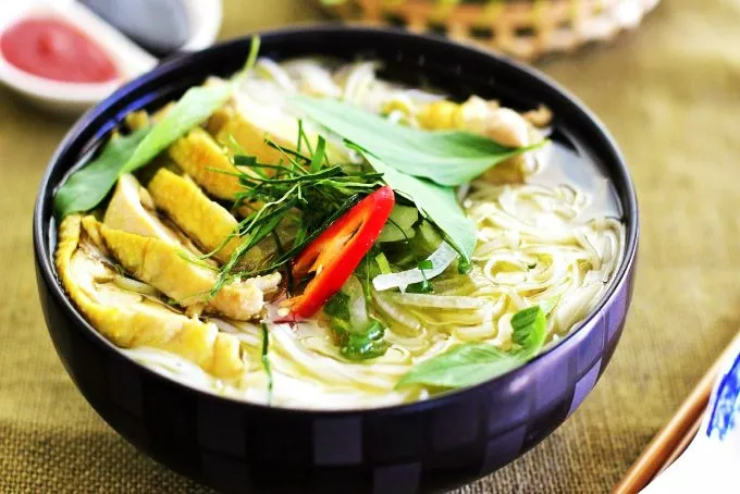 Bí Quyết Nấu Nước Dùng Phở Gà Ta Ngon "Tuyệt Đỉnh"